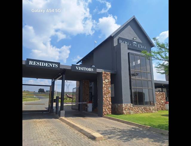 5 BEDROOM HOUSE FOR SALE IN BERG EN DAL
